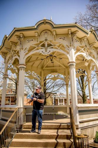 Richard under Gazebo